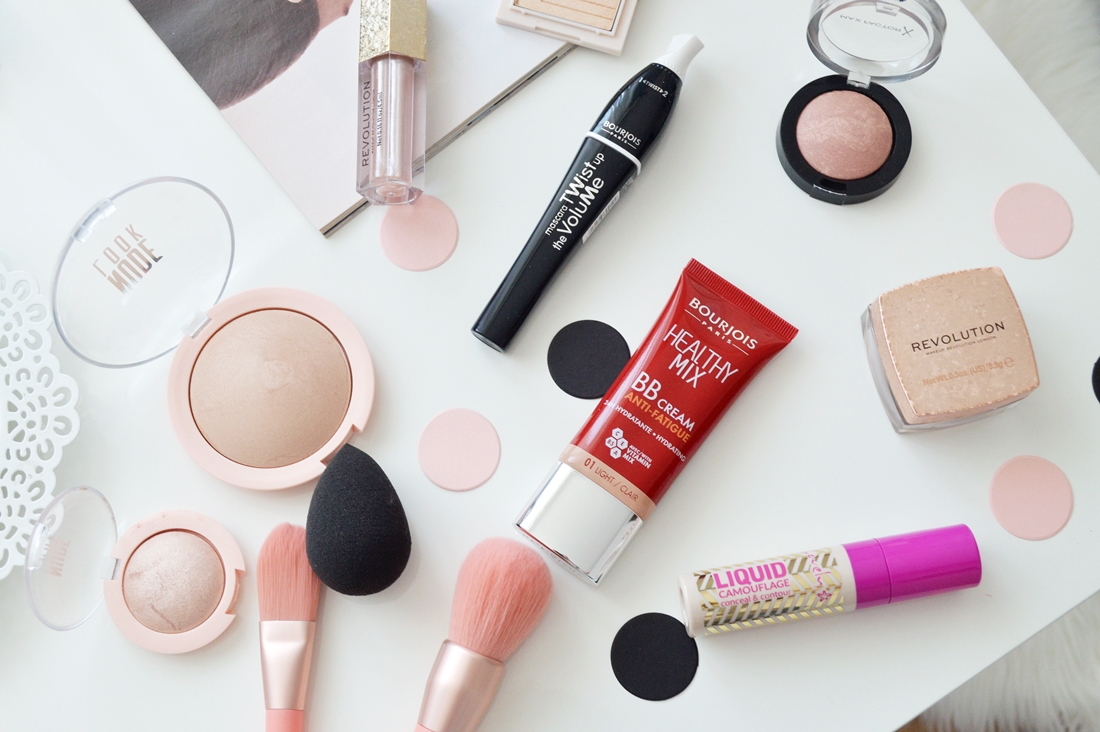 makijaż na lato, jakie kosmetyki wybrać puderek.com.pl